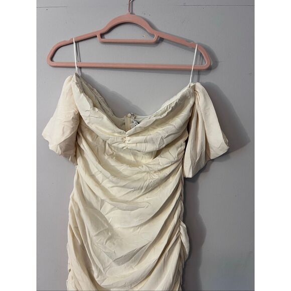 Selfie Leslie Dalisha Off Shoulder Ruched Maxi Dress Cream - Picture 6 of 9